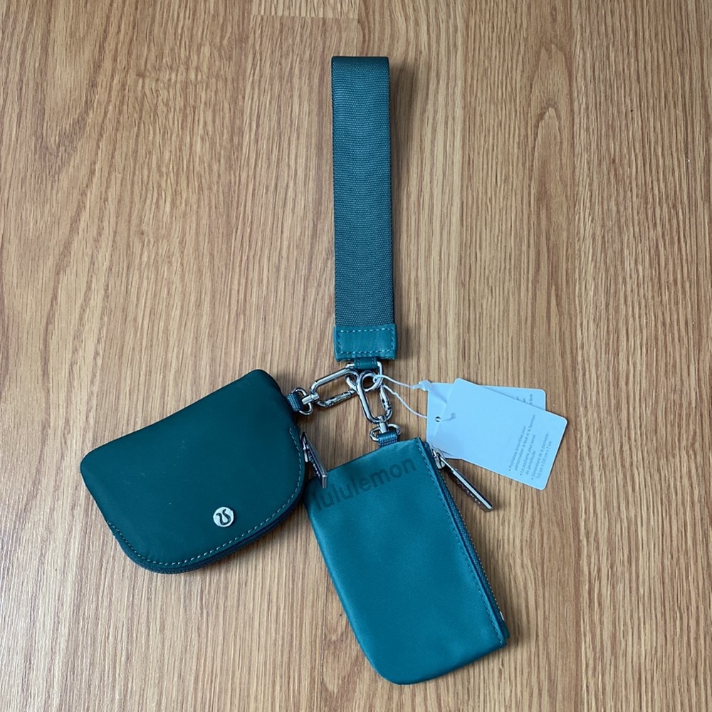 ❤️ Lululemon Dual Pouch Wristlet Dark Forest/Medium Forest NWT